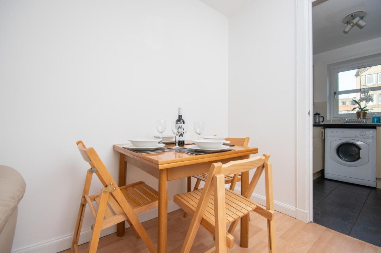 Dwellcome Home Ltd 2 Bedroom King & Double Central Apartment, Free Allocated Barrier Secured Parking Space At Rear Entrance & Fast Wifi, Ideal For Long Term Contractor, Corporate, Etc Stays, Regular Housekeeping Option - See Our Site For Assurance Aberdeen Buitenkant foto