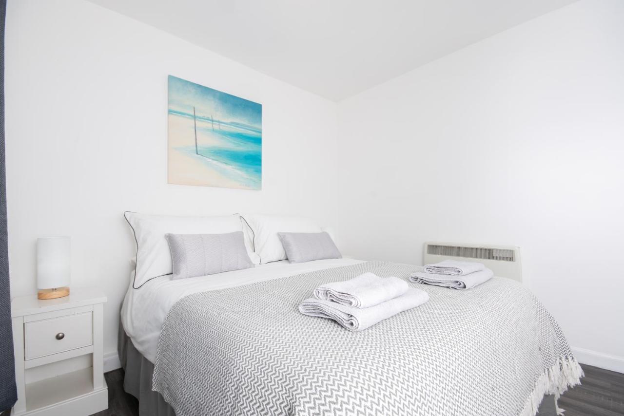 Dwellcome Home Ltd 2 Bedroom King & Double Central Apartment, Free Allocated Barrier Secured Parking Space At Rear Entrance & Fast Wifi, Ideal For Long Term Contractor, Corporate, Etc Stays, Regular Housekeeping Option - See Our Site For Assurance Aberdeen Buitenkant foto